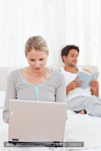 女人