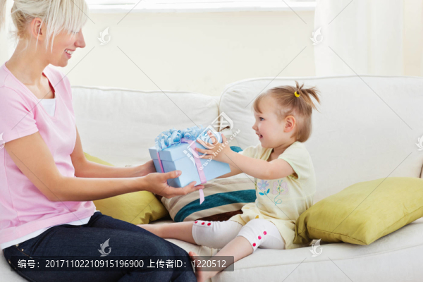笑