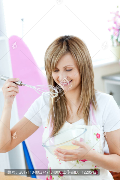 女人笑了