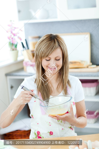 女人笑了