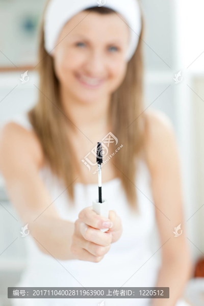 女人笑了