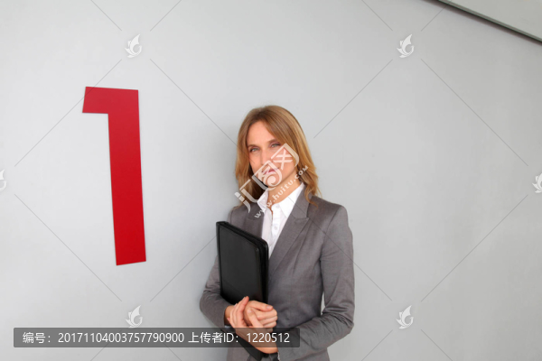 女人笑