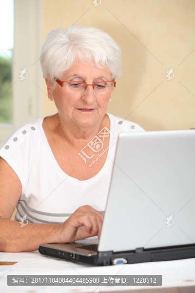 女人