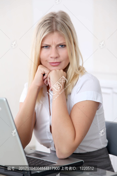 女人