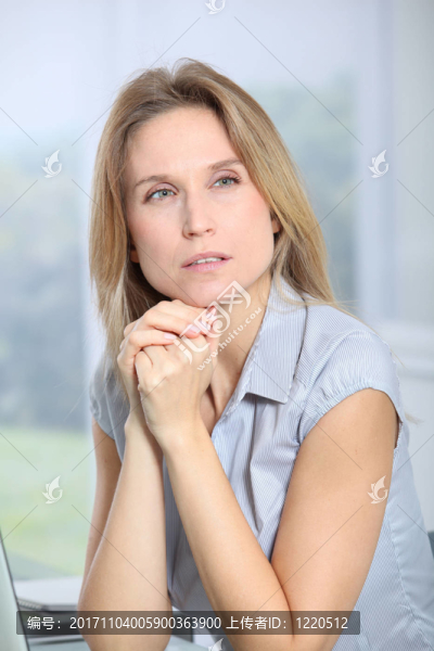 女人