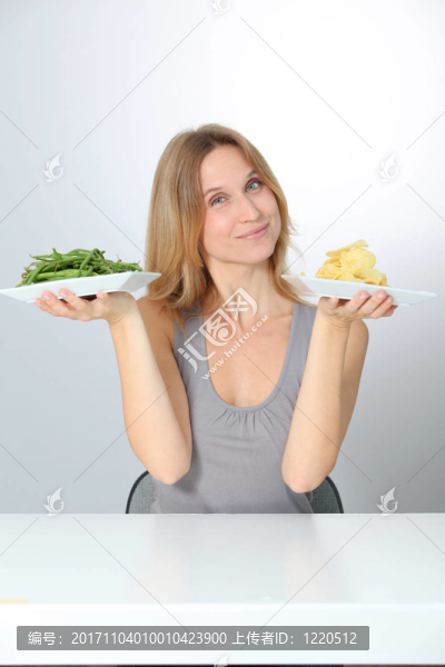女人笑了