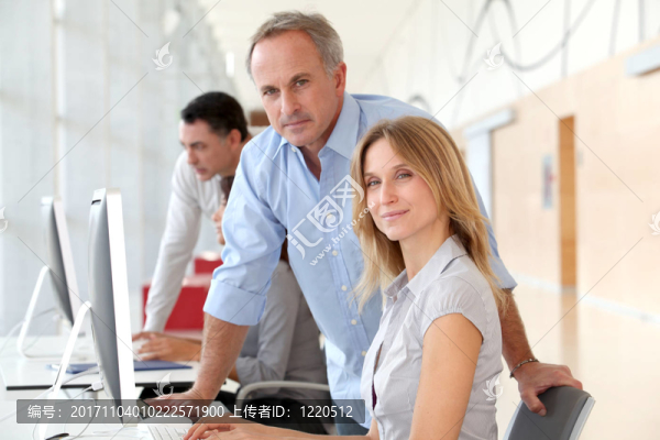 女人
