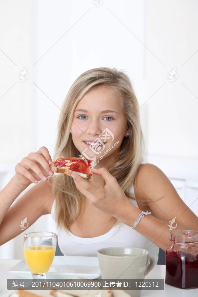 笑