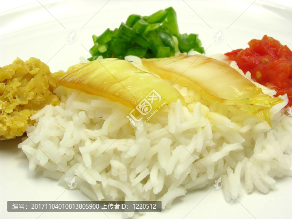 蔬菜、扁豆和蘸米飯