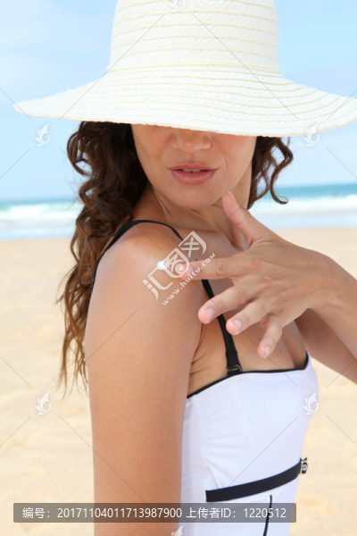 女人笑了