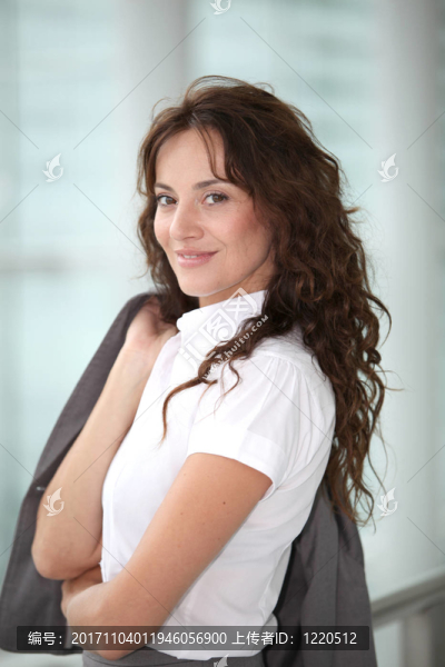 女人笑
