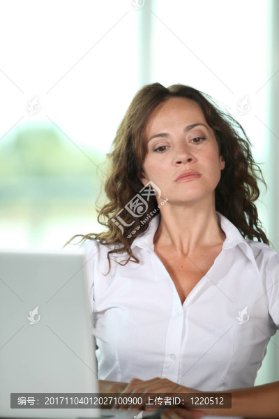 女人