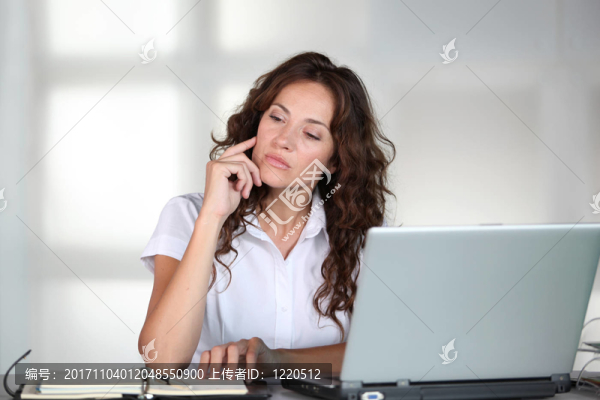 女人