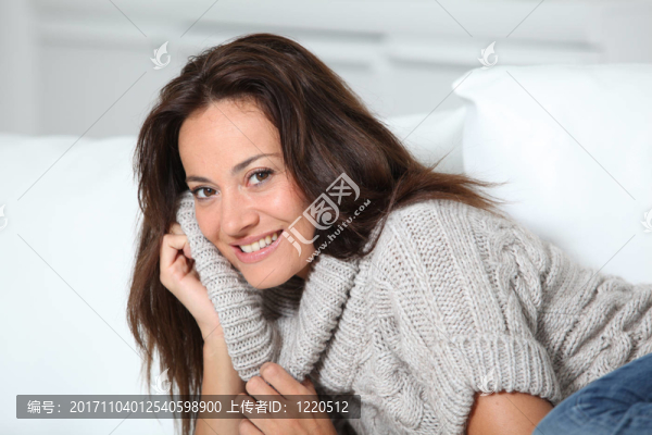 女人笑了