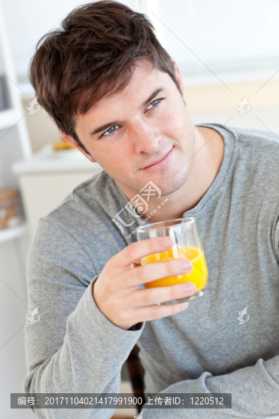 玻璃酒杯