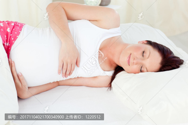 女人笑了
