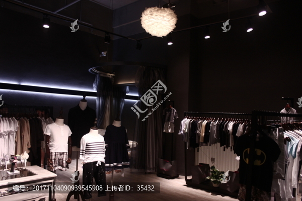 童裝店內(nèi)一角