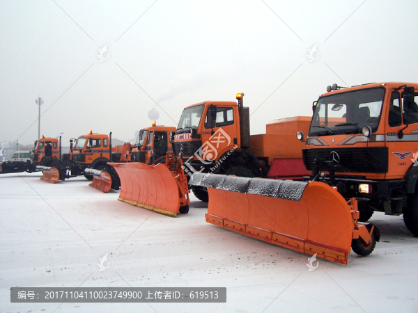 機(jī)場掃雪車