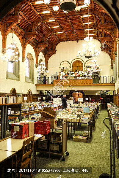 多倫多大學圖書館,實木裝飾,書