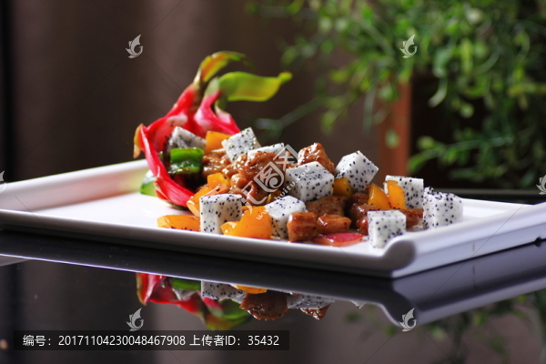 火龍果炒牛肉粒