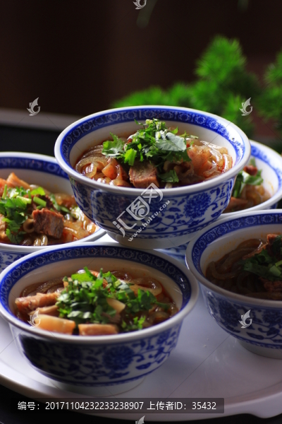 牛肉酸辣粉高清氛圍圖