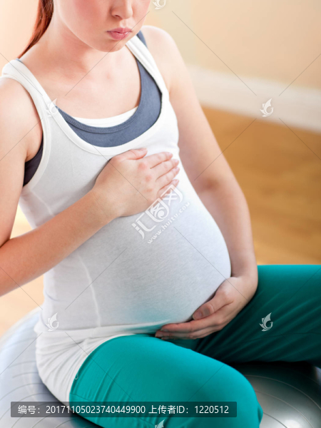 女人笑了