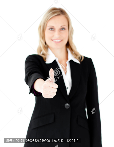 女人笑了