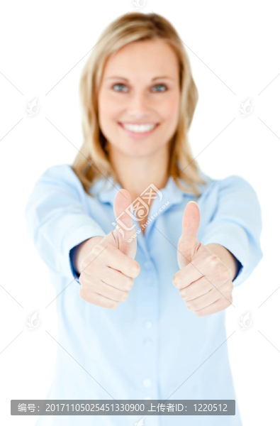 女人笑了