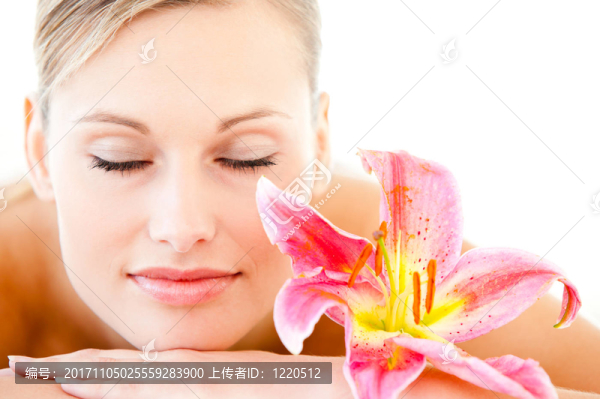 女人笑