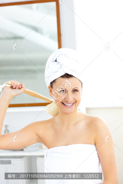 女人笑了