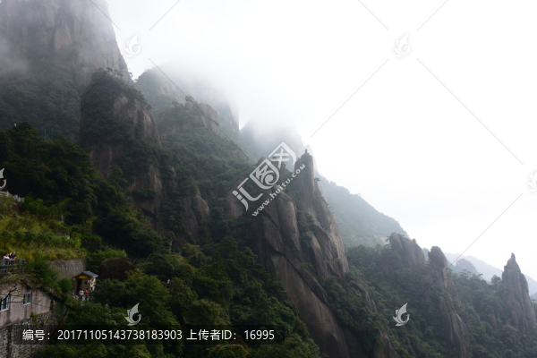 霧中的三清山,水墨山水畫
