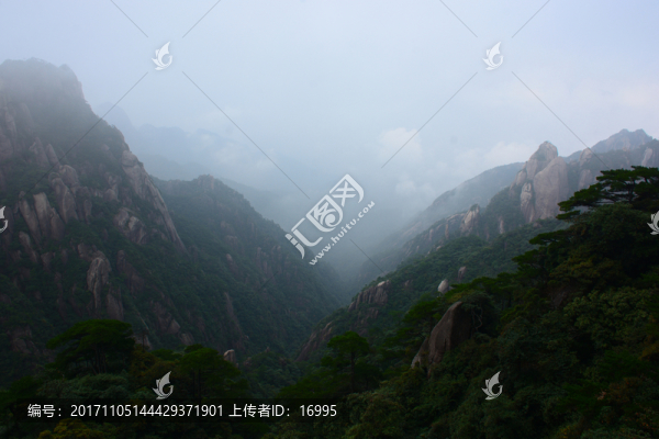 三清山風(fēng)光攝影,霧中的三清山