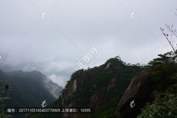 霧中的三清山,水墨山水畫
