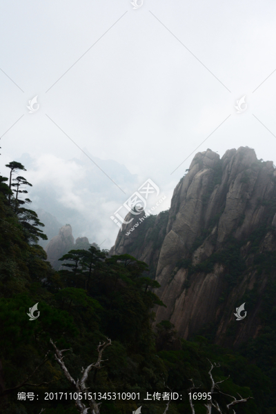 霧中的三清山,水墨山水畫