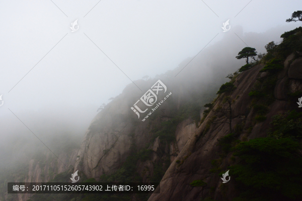 霧中的三清山,水墨山水畫