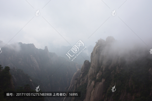 霧中的三清山,水墨山水畫