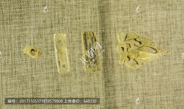 牙雕魚飾件