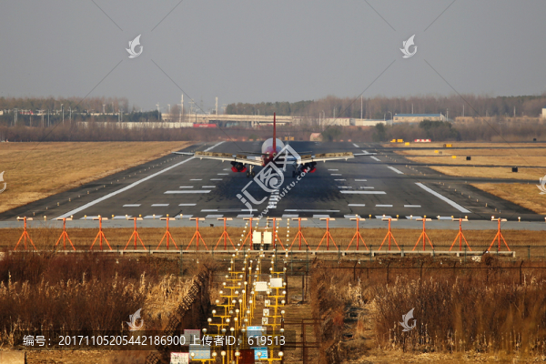 吉祥航空,飛機(jī)降落,機(jī)場(chǎng)跑道