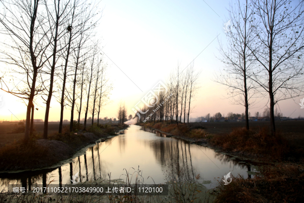 深秋小河