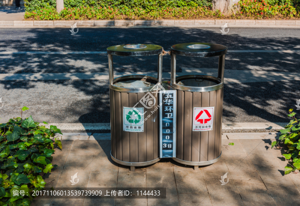 垃圾桶
