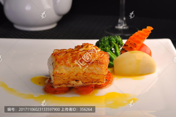 加拉大銀鱈魚(yú)配檸檬黃汁