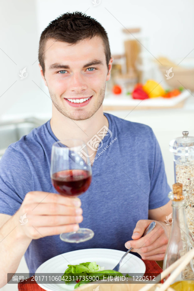 玻璃酒杯