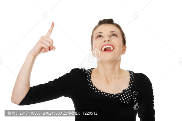 女人笑了