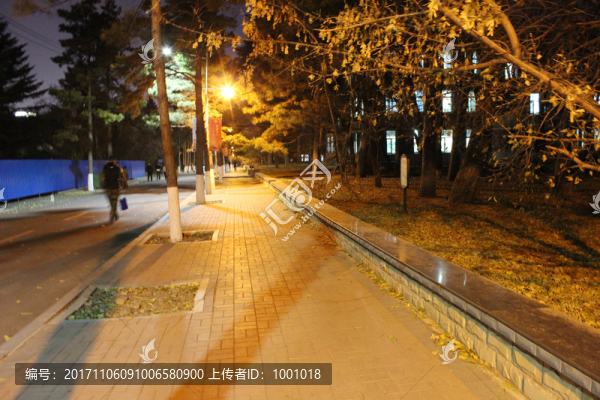 黑夜路燈
