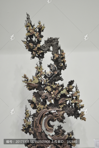 梅花鬧春