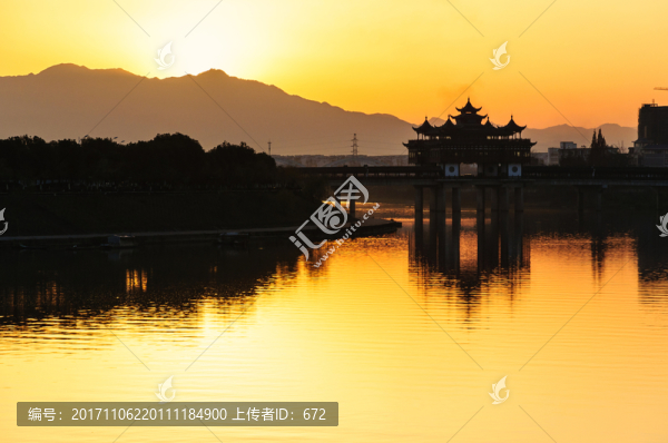 新安江日落