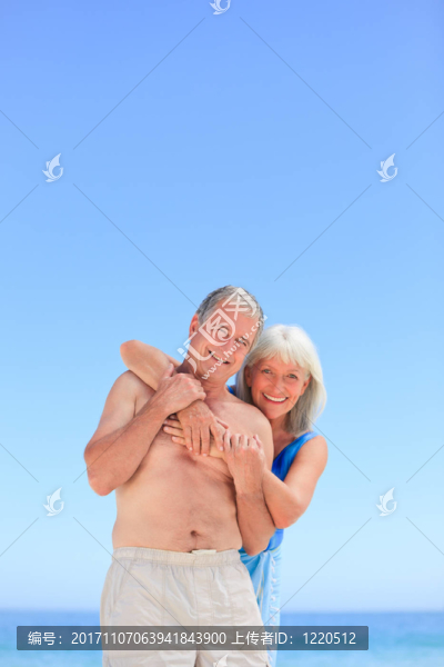 女人笑了