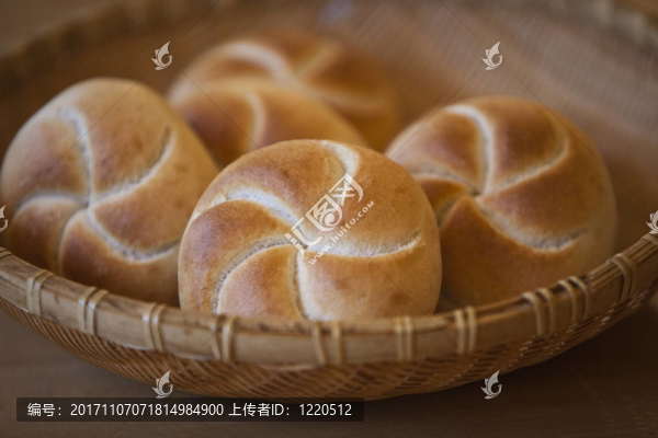 輾