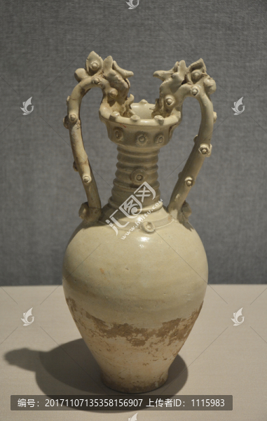 白釉瓷雙龍尊