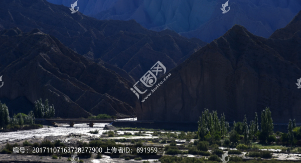 新疆獨(dú)庫(kù)公路南段風(fēng)光